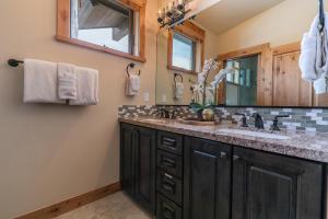 a bathroom with two sinks and a mirror at Trestlewood Lodge at Schaffers Mill - Gorgeous 3 BR w Golf Course Views - Extended Stays Welcome! in Truckee +21 photos