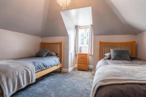 a bedroom with two beds and a window at The Crown Inn in Sarre