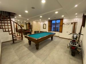 a room with a pool table and a scooter in it at Hotel Colonial - Casa Francisco in Quito