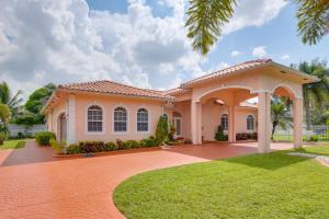 a house with a pavilion in a yard at Miami Gardens Studio with Patio 12 Mi to Ocean! in Miami Gardens