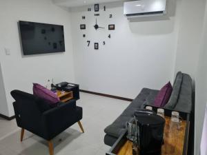 a living room with two couches and a tv at Departamento Familiar en Equipetrol in Santa Cruz de la Sierra