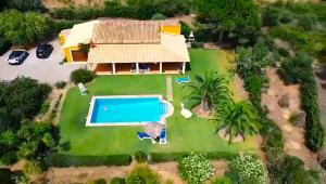 una vista aérea de una casa con piscina en Owl Booking Villa Bobis - Family Holidays with Private Pool, en Port de Pollença (Puerto Pollensa)