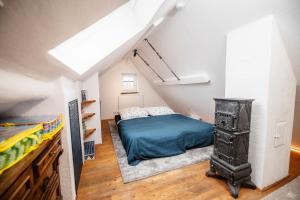 a bedroom with a blue bed in a attic at Ferienhaus Zum Goldschmied in Rimpar
