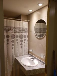 a bathroom with a sink and a mirror at Venezuela Apartament Premiun in Buenos Aires