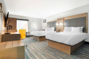 Postel nebo postele na pokoji v ubytování Best Western Plus Mobile Inn and Suites