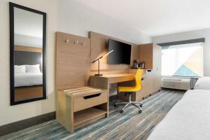 Postel nebo postele na pokoji v ubytování Best Western Plus Mobile Inn and Suites