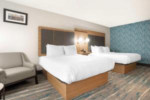Postel nebo postele na pokoji v ubytování Best Western Plus Mobile Inn and Suites