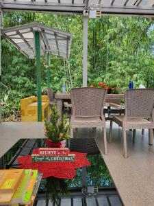 a screened in porch with a table and chairs at CROSSROADS HAVEN FARM in Majayjay