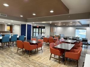 a dining room with tables and chairs at Holiday Inn Express & Suites Eden Prairie - Minneapolis, an IHG Hotel in Eden Prairie