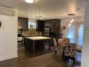 Posezení v ubytování Beautiful private full condo