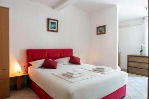 Postel nebo postele na pokoji v ubytování Apartments with a parking space Baska Voda, Makarska - 16517