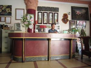 a man standing behind a bar in a restaurant at Hạnh Long 2 - 1115 Trần Hưng Đạo, Quận 5 - by Bay Luxury Hotel in Ho Chi Minh City