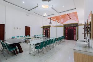 Fotografie z fotogalerie ubytování RedDoorz Premium near Stasiun Lenteng Agung v destinaci Jakarta