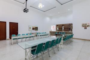 Konferenční prostory v ubytování RedDoorz Premium near Stasiun Lenteng Agung