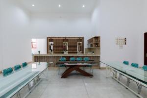 Fotografie z fotogalerie ubytování RedDoorz Premium near Stasiun Lenteng Agung v destinaci Jakarta