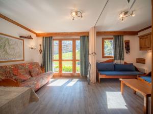 Appartement Valmorel, 1 pièce, 5 personnes - FR-1-356-237にあるシーティングエリア