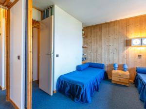 Appartement La Plagne, 1 pièce, 4 personnes - FR-1-353-71にあるベッド