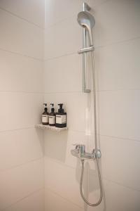 a shower with a shower head in a bathroom at Taihua Wutong Hotel in Bao'an