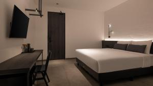 Postel nebo postele na pokoji v ubytování REZ Hotel
