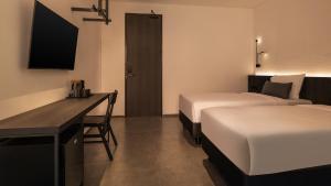Postel nebo postele na pokoji v ubytování REZ Hotel