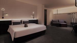 Postel nebo postele na pokoji v ubytování REZ Hotel