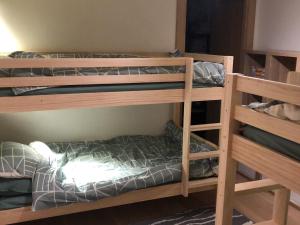 Ein Etagenbett oder Etagenbetten in einem Zimmer der Unterkunft Appartement Les Arcs 1600, 4 pièces, 8 personnes - FR-1-461A-26