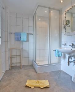 a bathroom with a shower and a sink at Apartmenthaus Jörg in Serfaus