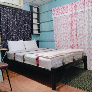 a bedroom with a bed in a room with blue walls at Ban Kru Ae HomeHostel in Bangkok