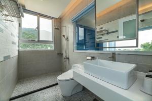 Ένα μπάνιο στο 睡海邊包棟民宿 sleep on beach B&B