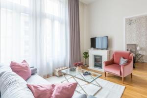 een woonkamer met een bank, een tafel en een stoel bij Luxury 3BEDRM 2BATHRM Apartment with Danube River View in Boedapest