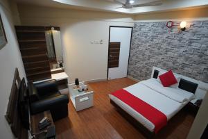 Hotel Gokul客房内的一张或多张床位