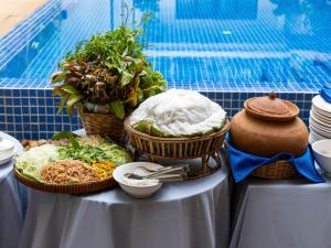 Bazén v ubytování Grand Yard La Residence nebo v jeho okolí