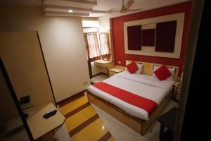 Hotel Gokul客房内的一张或多张床位