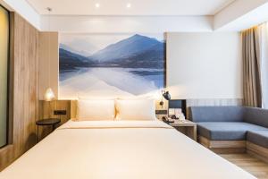 Katil atau katil-katil dalam bilik di Atour Hotel Weifang Jinma Road City Hall