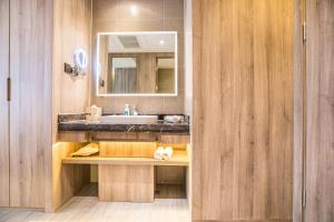 Bilik mandi di Atour Hotel Weifang Jinma Road City Hall