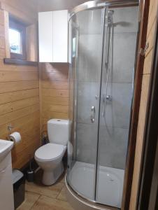 Kúpeľňa v ubytovaní Domki- Limanowa, domki z balią i sauną + 37 fotografií