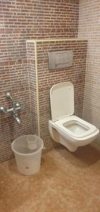 A bathroom at Earth Inn