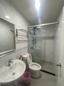 Bathroom sa 紅橋驛站 桃園市民宿136號