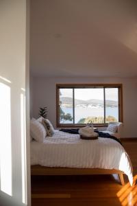 Postelja oz. postelje v sobi nastanitve Amazing Sea Views Luxury House