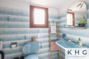 a bathroom with a sink and a toilet and a tub at Théa Lassi 2 bedroom apartment, First floor in Argostoli +29 photos