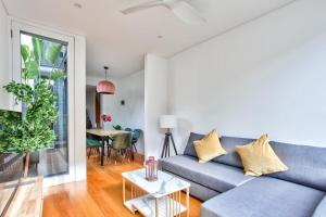 a living room with a blue couch and a table at Astounding 3 Bedroom House Surry Hills 2 E-Bikes Included in Sydney