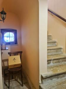 a box sitting on a chair next to a set of stairs at B&B Genti delle Alture in Apice