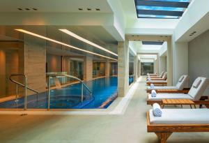 Bazén v ubytování Movenpick Living Istanbul West nebo v jeho okolí