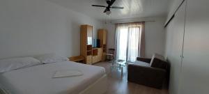 Postel nebo postele na pokoji v ubytování Apartman Figaro pogled od milijun Dolara, 2 tuša, 2 WC