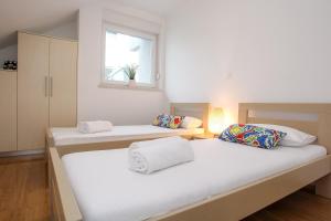 Postel nebo postele na pokoji v ubytování Apartments Tomana