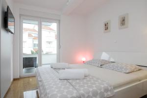 Postel nebo postele na pokoji v ubytování Apartments Tomana