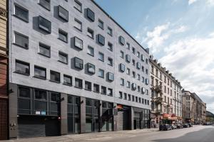 a large gray building on a city street at ipartment Frankfurt Central Station in Frankfurt