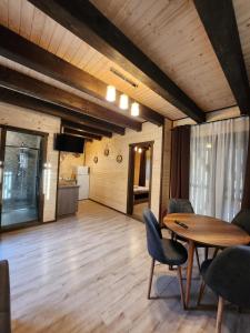 Kuchyň nebo kuchyňský kout v ubytování Apartamente Creasta Craiului + 28 fotografií