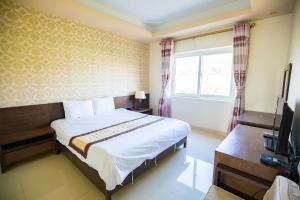 Khách sạn Vĩnh Lộc tesisinde bir odada yatak veya yataklar