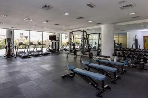Fitness centrum a/nebo fitness zařízení v ubytování Luxury Downtown 1BR - Ubora Residence Tower